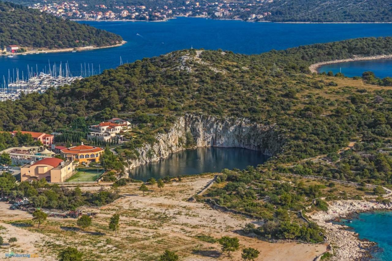 Apartments Antunovic Rogoznica  Bagian luar foto