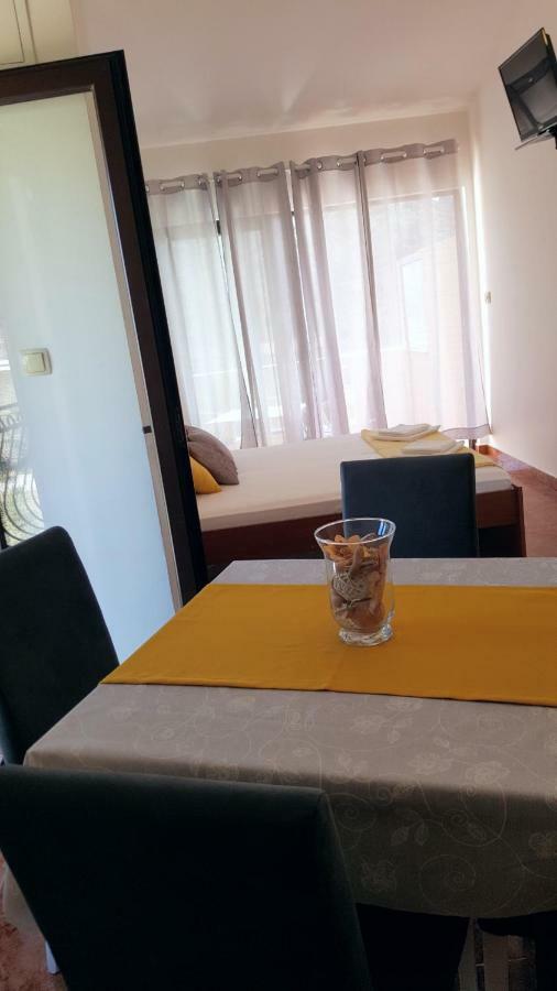 Apartments Antunovic Rogoznica  Bagian luar foto