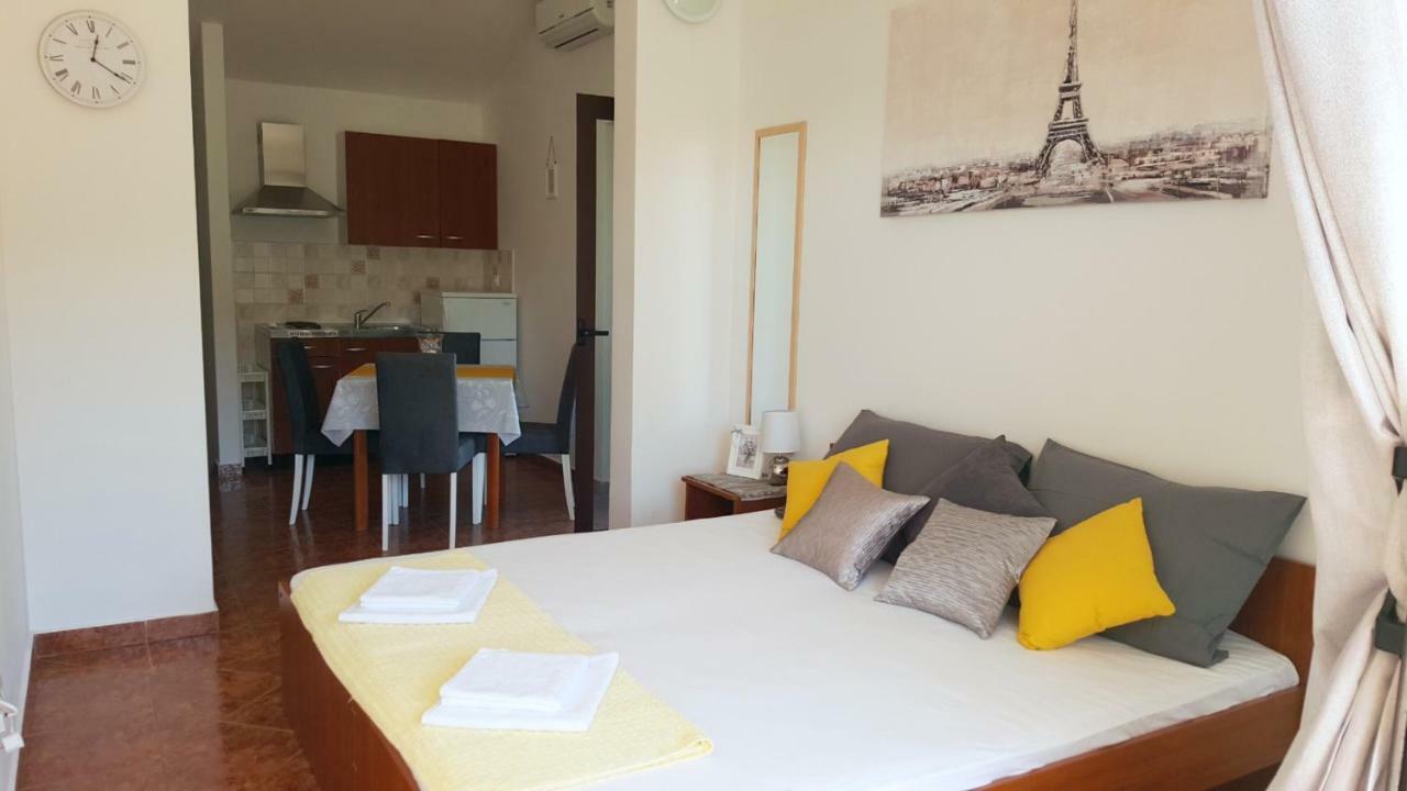 Apartments Antunovic Rogoznica  Bagian luar foto